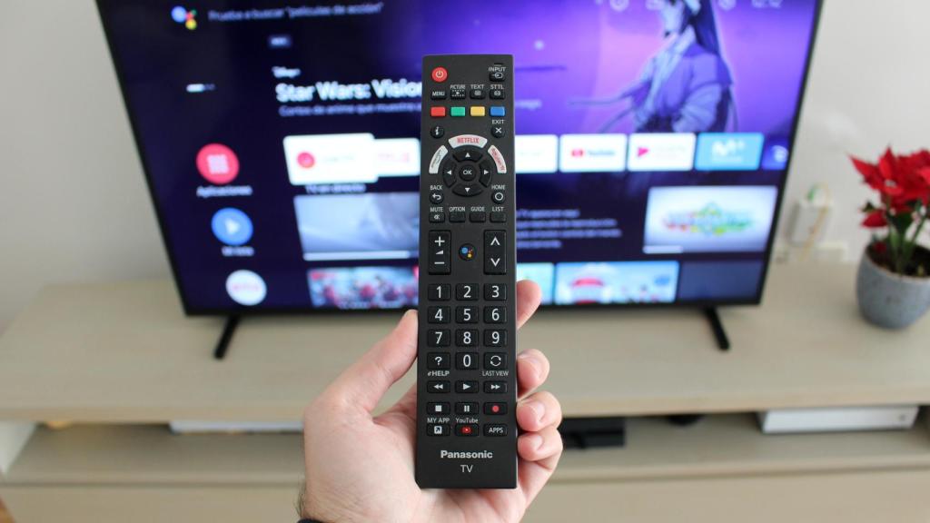 El mando del televisor JX800 Panasonic.