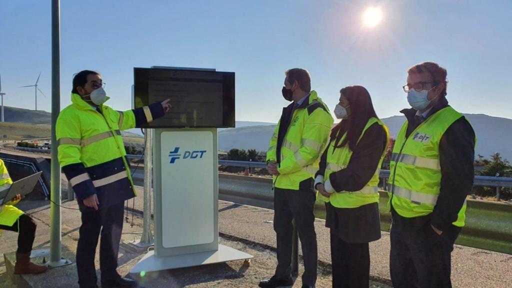 Tráfico presenta un sistema de balizamiento pionero en Europa para conducir de forma más segura con niebla.