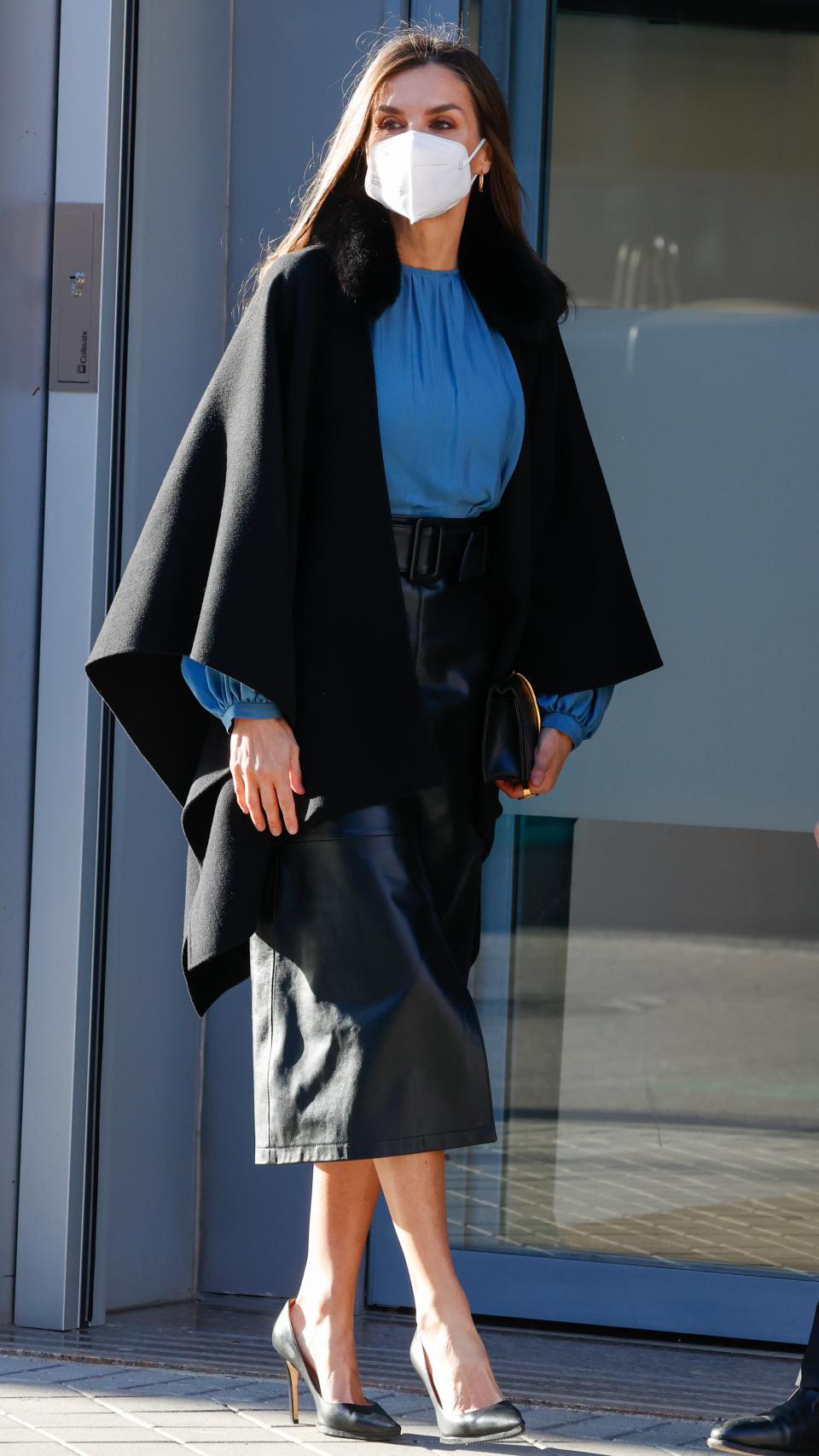 La reina Letizia ha estrenado esta falda de cuero de Hugo Boss.