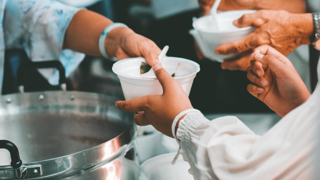Fotografía del interior de un comedor social