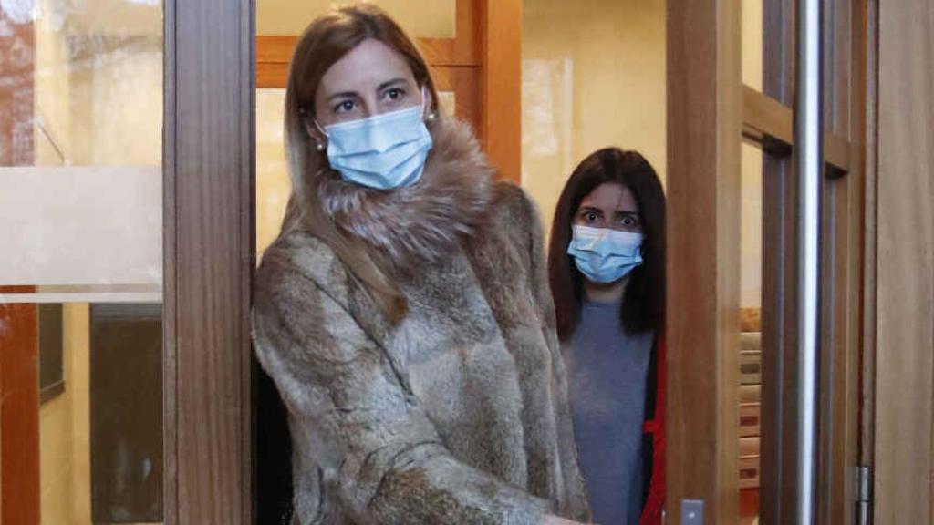 Ainhoa Armentia a la salida de su trabajo en Vitoria.