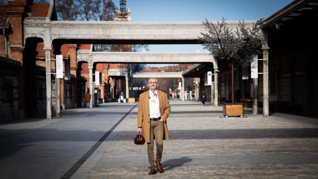 El Dr. Parra espera volver pronto a su servicio.