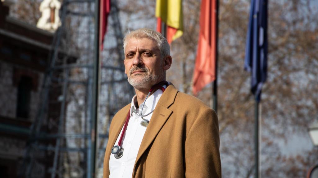 El Dr. Parra durante la entrevista.