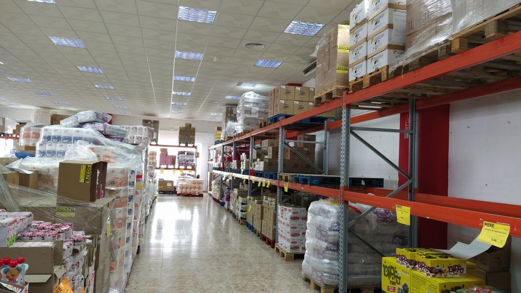 Los pasillos semidesnudos del Mere de Parla a causa de su inminente cierre.