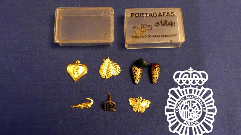 Colgantes intervenidos por la Policía Nacional