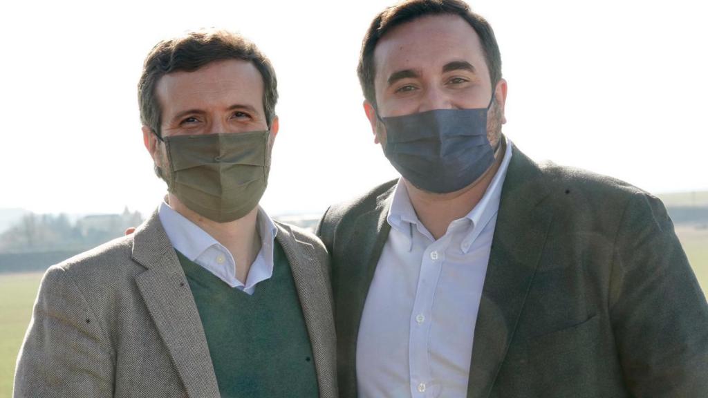 José Ángel Alonso con Pablo Casado. Fotografía: David Mudarra