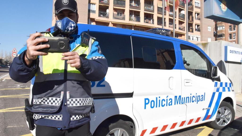 José María Bravo con el dispositivo