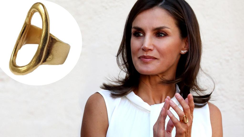 La reina Letizia luce en su dedo el anillo creado por Karen Hallam desde abril de 2019.