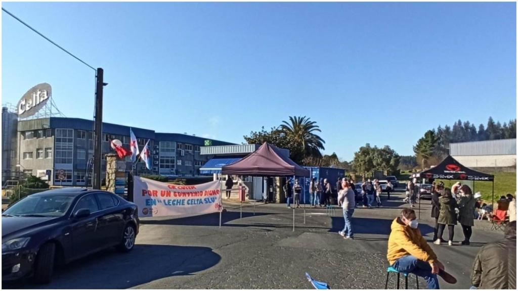 Imagen del paro parcial en la planta de Pontedeume.