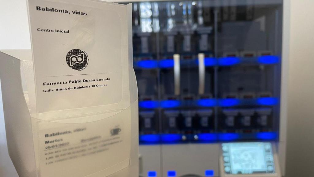 La máquina y la forma en la que distribuye la medicación por días.