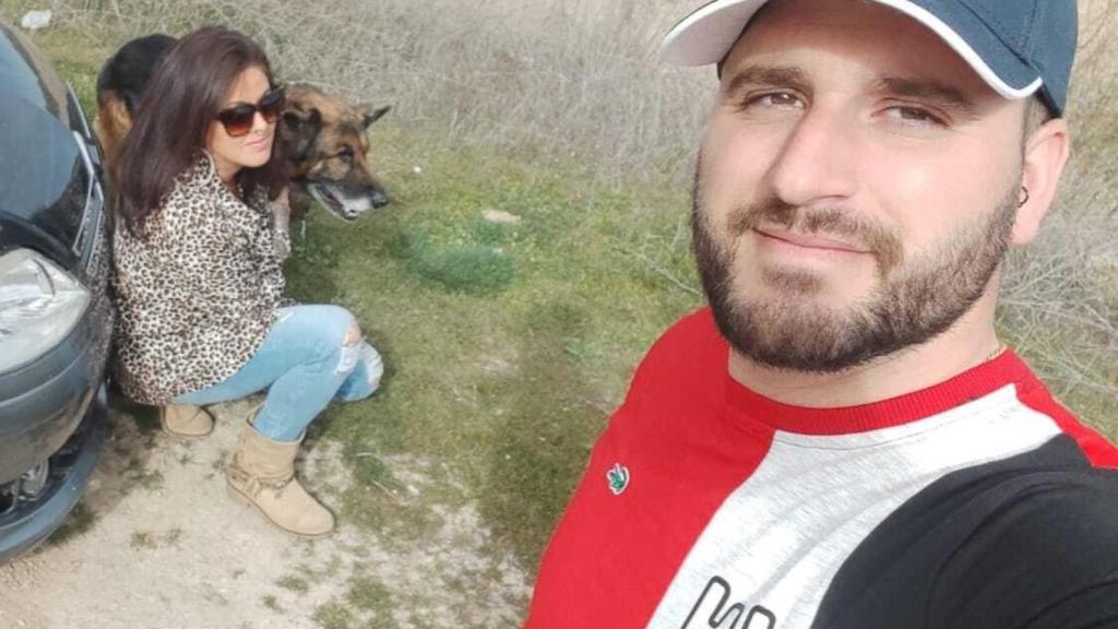 Pepa y su pareja, Antonio, en la carretera tras encontrar a Dico.