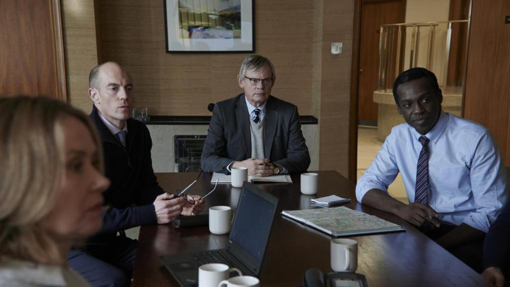 En la serie se nos dan unas cuantas lecciones sobre cómo funciona una investigación