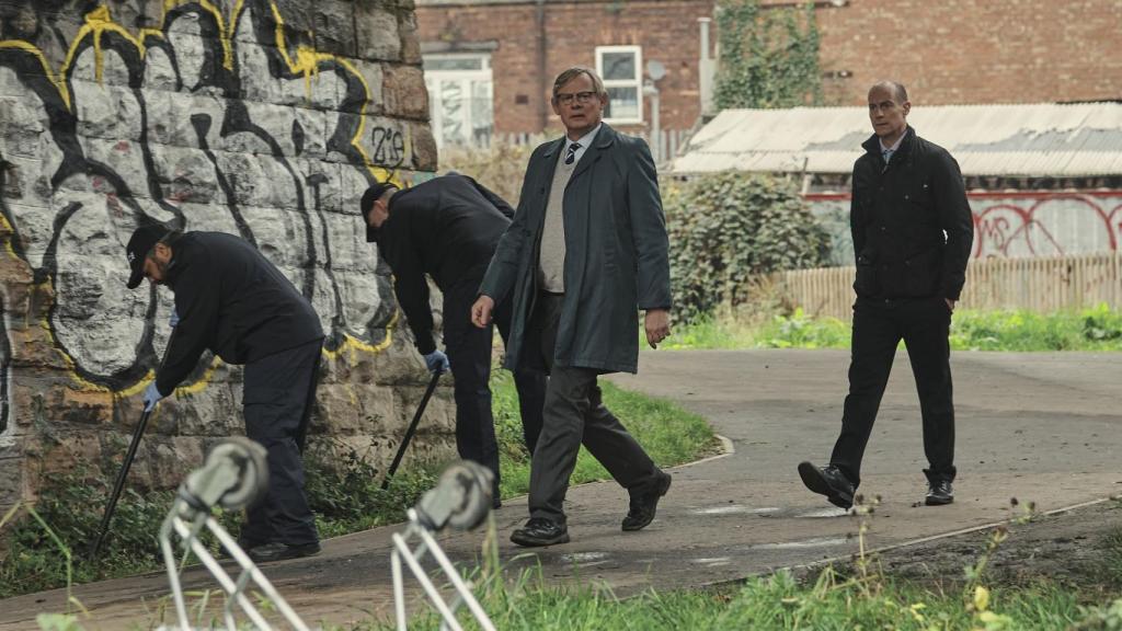 En lo visual, 'Manhunt' es una serie convencional pero efectiva