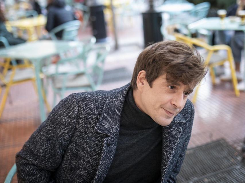 El escritor A. J. Ussía en conversación con Porfolio.