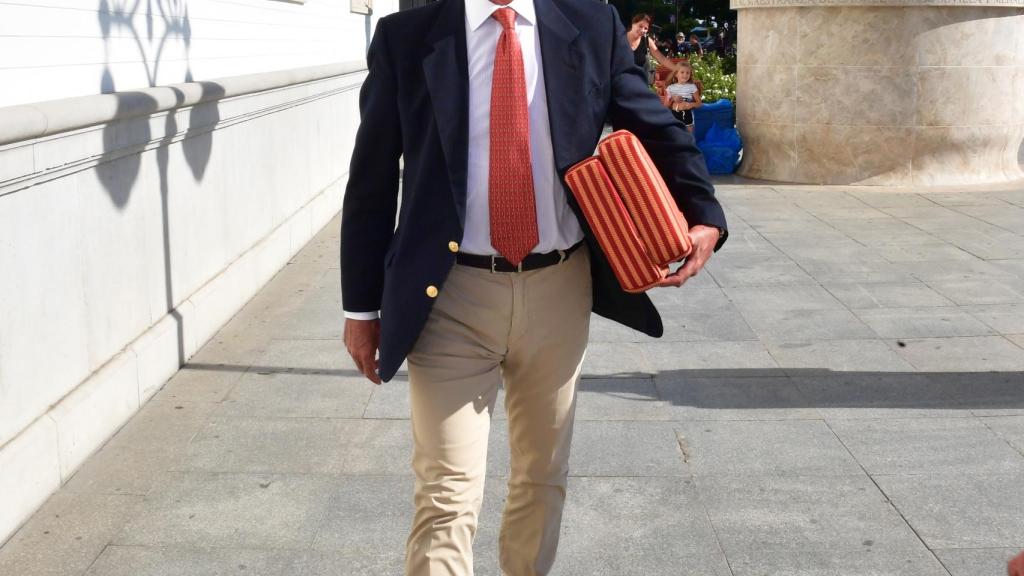 Cayetano Martínez de Irujo reconoce que está desesperado con este tema, que ha puesto en manos de la justicia.