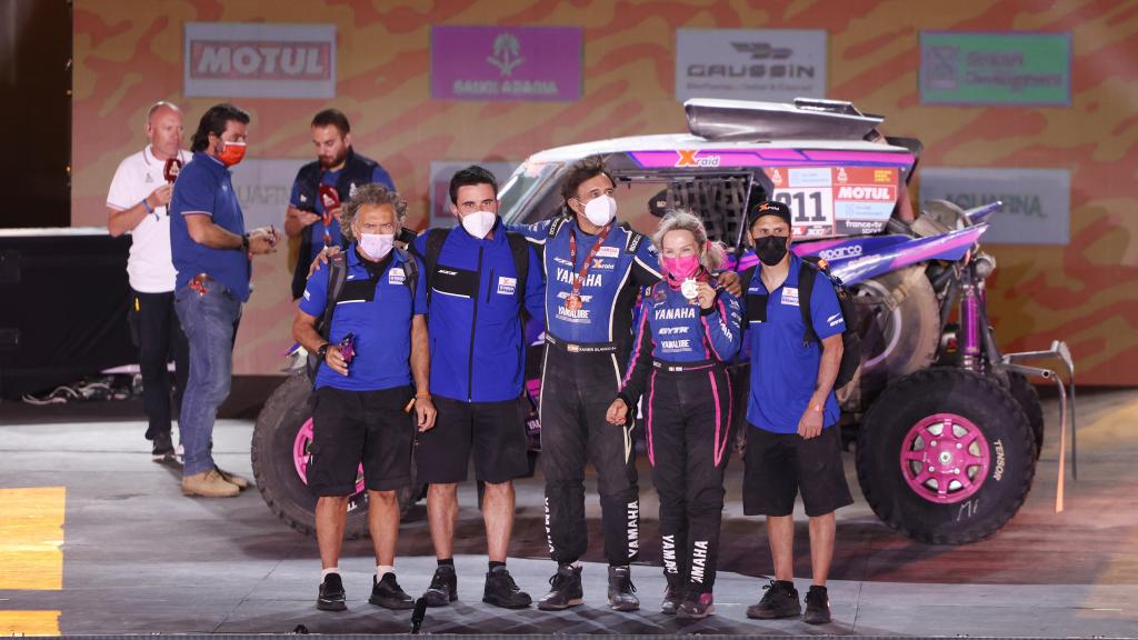 Camelia Liparoti y Xavi Blanco junto a todo su equipo