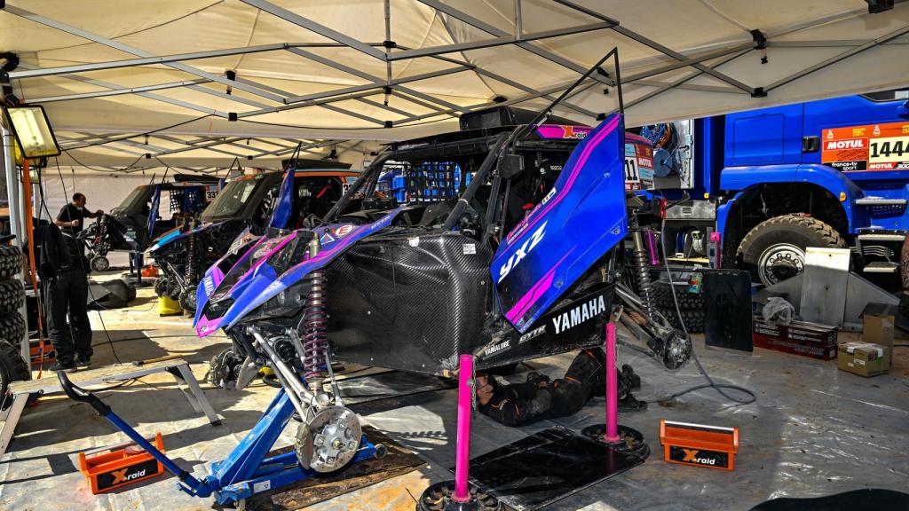 El T3 de Camelia Liparoti y Xavi Blanco en la zona de reparación