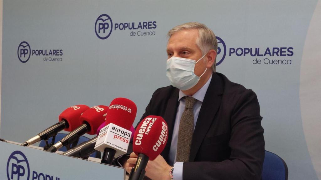 El PP preguntará en las Cortes por los jamones que recibió el consejero de Sanidad de Castilla-La Mancha