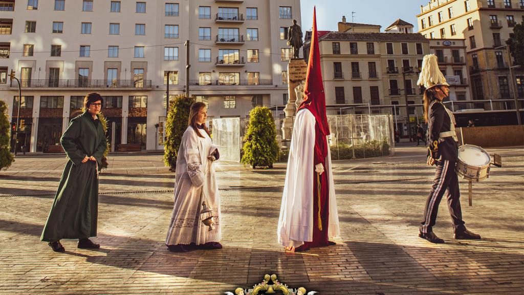 El cartel representa las diferentes secciones de una procesión sin imagen titular.