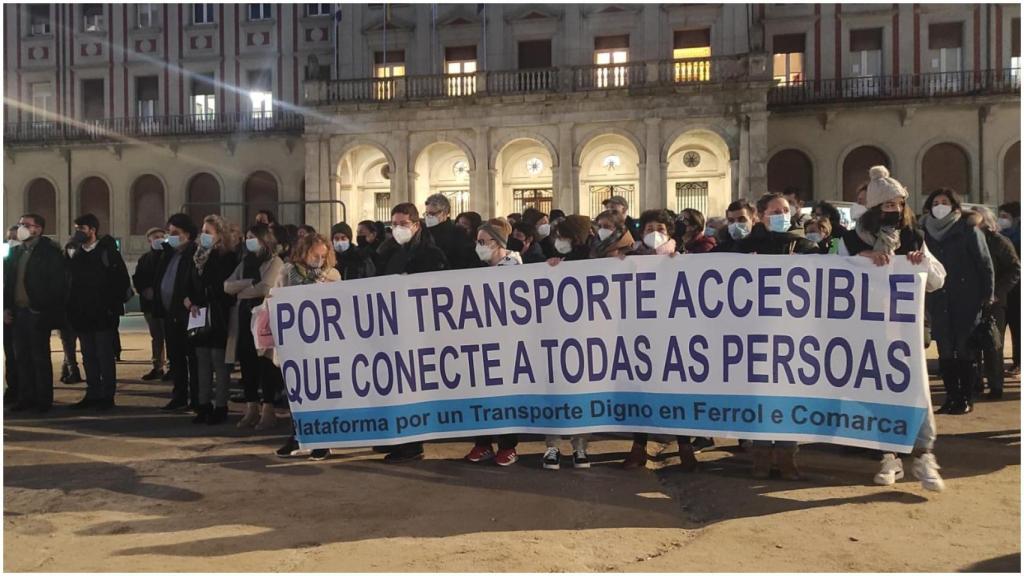 Concentración de afectados en la Praza de Armas.