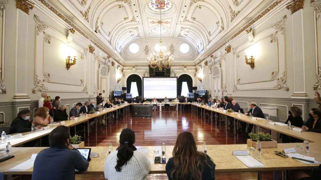 Reunión con el delegado del Gobierno, José Miñones.
