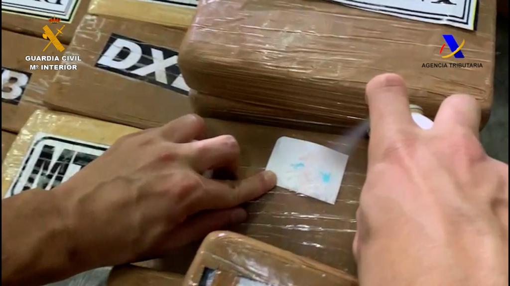 Momento en el que la muestra recogida del contenedor da positivo en el 'narcotest'