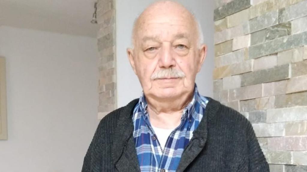 Zvi, ahora, en su casa.