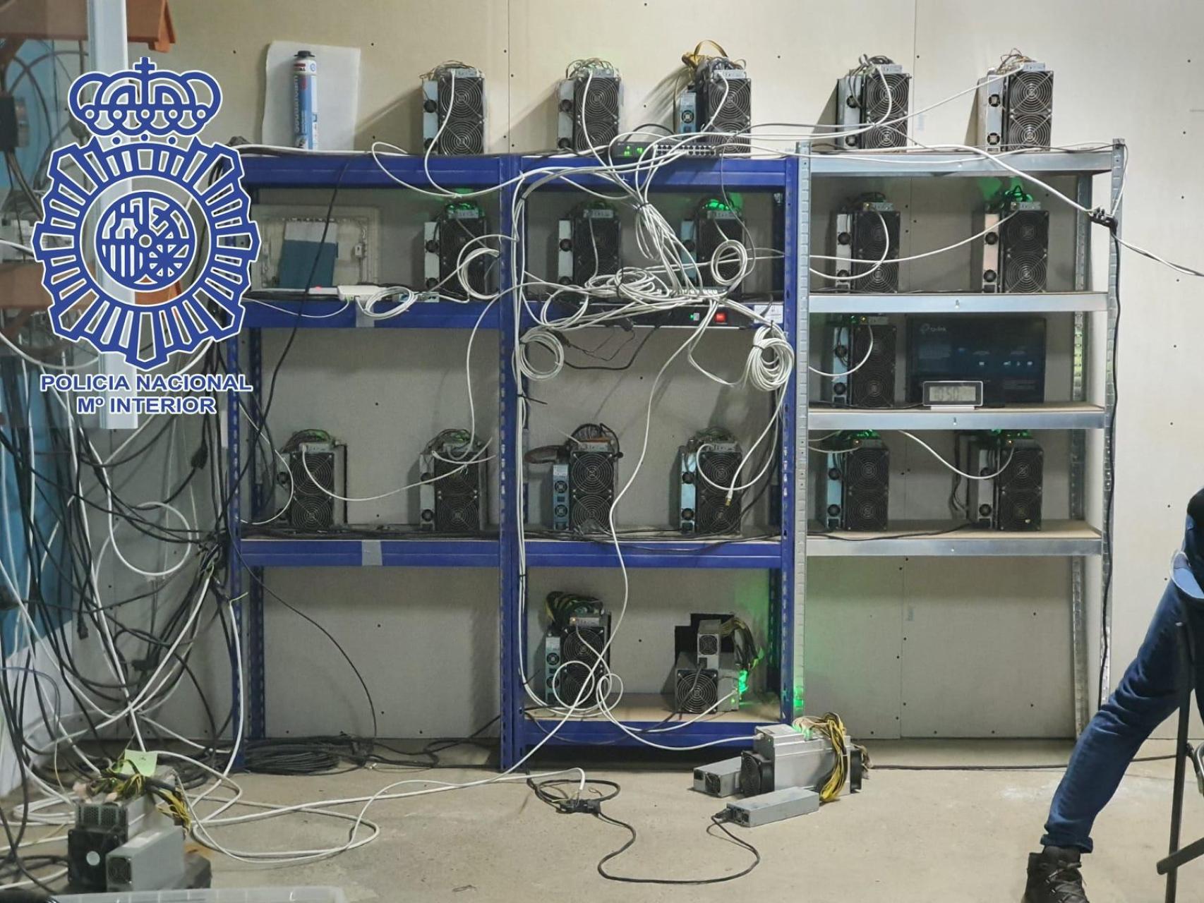 Confiscan 22 equipos de una granja de minado de criptomonedas en Sevilla  que usaba corriente pública
