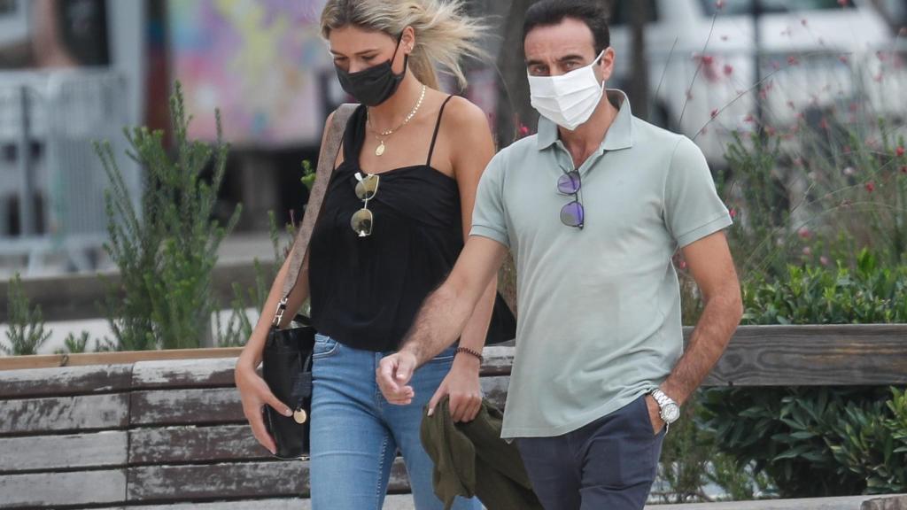 La pareja compuesta por Enrique Ponce y Ana Soria en una fotografía captada en septiembre de 2020.