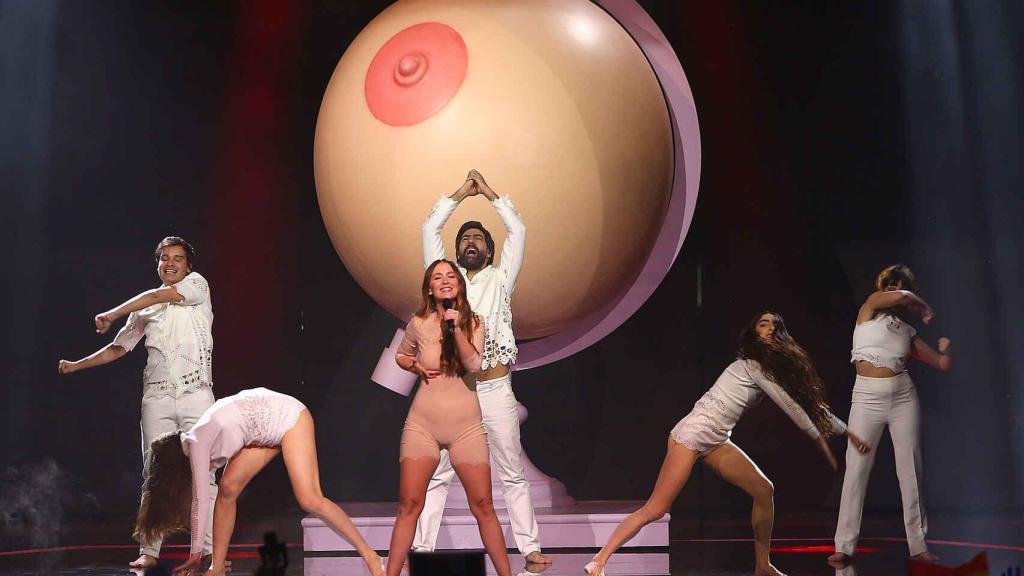 Rigoberta Bandini y su 'teta terráquea' en la segunda semifinal del 'Benidorm Fest'.