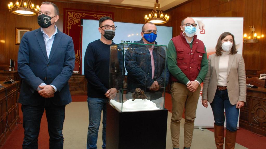 Momento de la entrega a Raúl Cabrero, del restaurante Libertén de Zamora