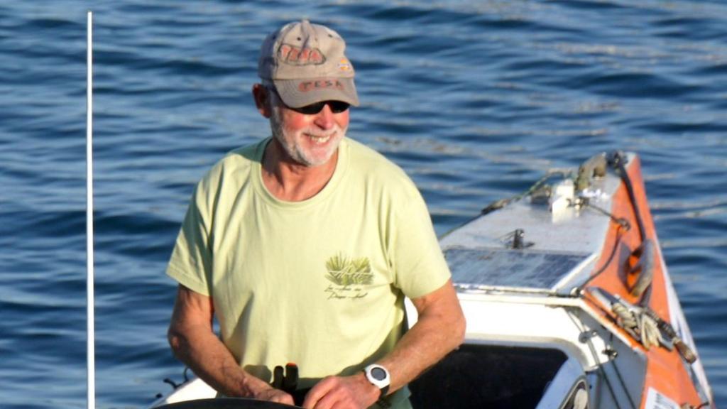 El navegante francés Jean-Jacques Savin