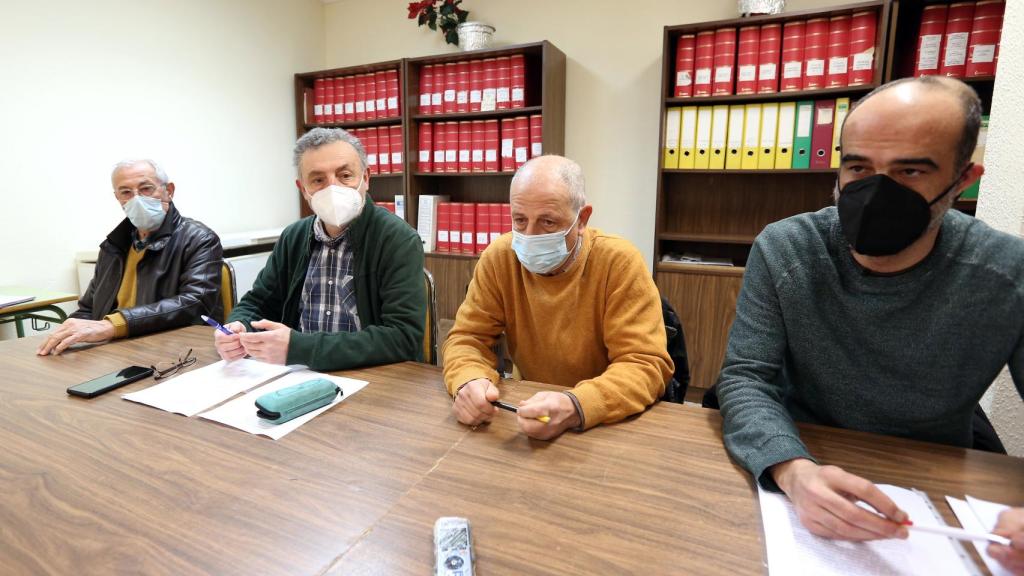 Miembros de 'Queremos saber la verdad sobre Puy du Fou'. Foto: Óscar Huertas