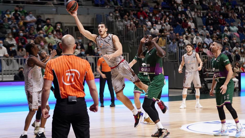 Dejan Kravic ante el Unicaja, su nuevo equipo.