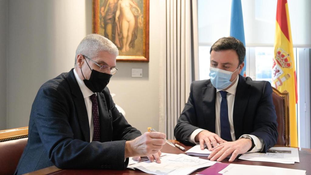 El Presidente De Renfe, Isaías Táboas, Se Reúne Con Su Homólogo De La Diputación Coruñesa, Valentín González Formoso.