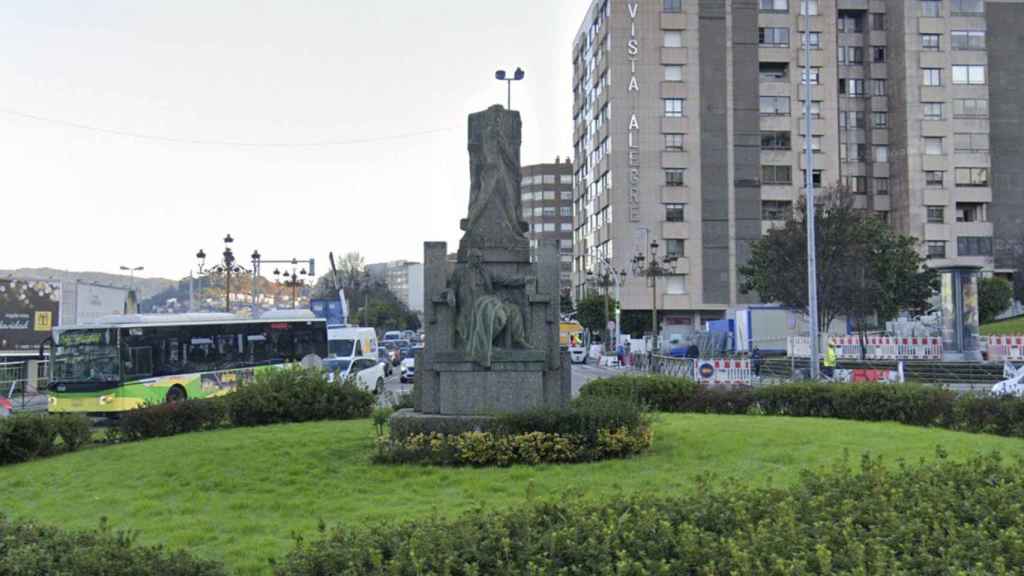 Estatua de García Barbón en la rotonda de Isaac Peral.