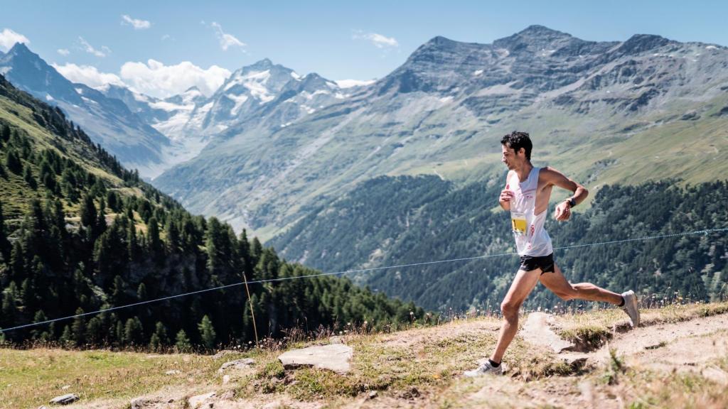 Kilian Jornet durante una carrera por la montaña