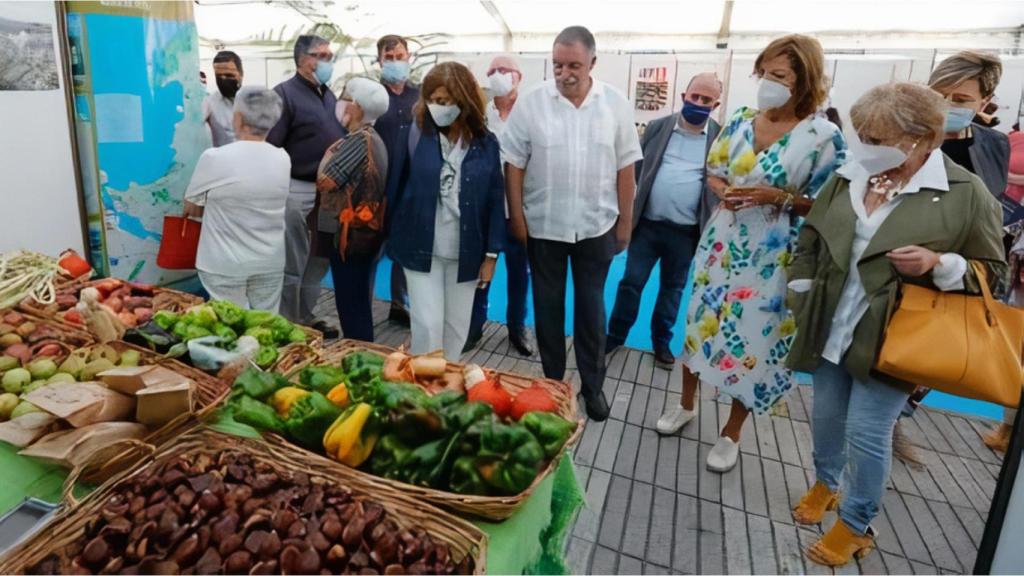 El alcalde de Oleiros, sin mascarilla, en un evento en Santa Cristina el año pasado.