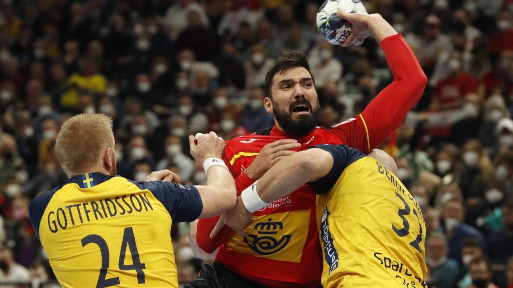 Jorge Maqueda lanza a portería.