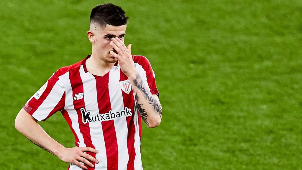 Oihan Sancet, con rostro serio durante un partido del Athletic