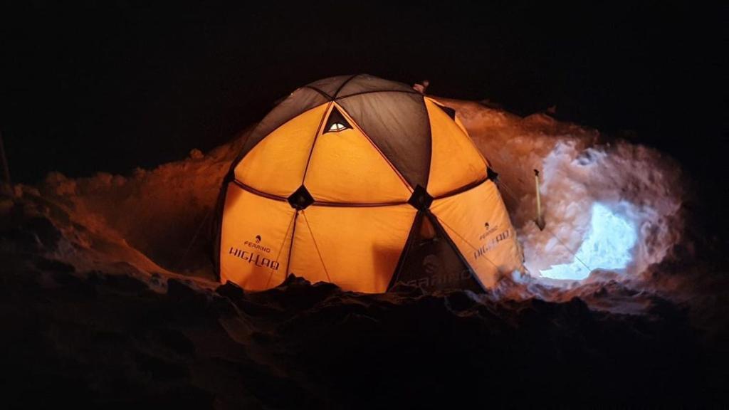 Tienda de Alex Txikon en el campo base del Manaslu