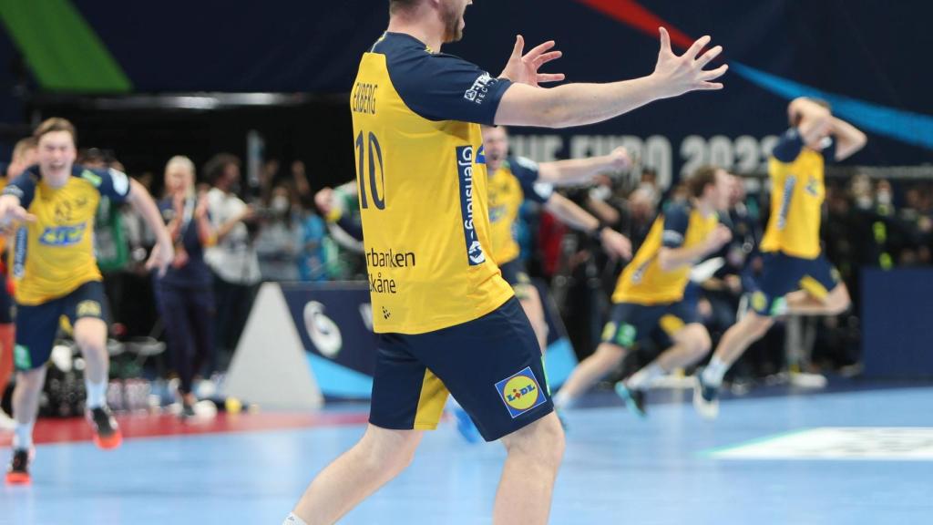 Niklas Ekberg celebra el gol que le da a Sucia el Europeo sobre España