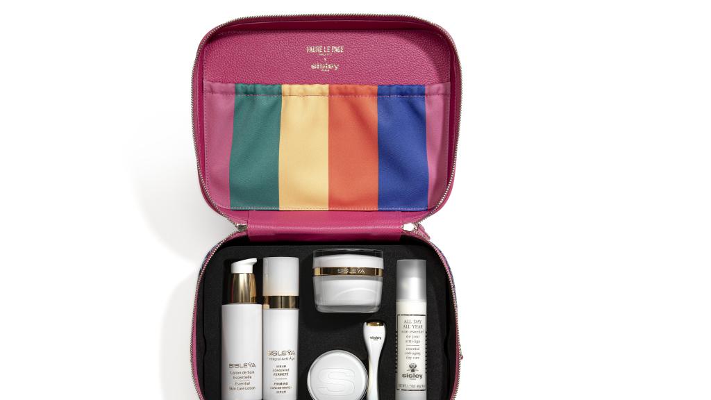 El neceser incluye productos antiedad.