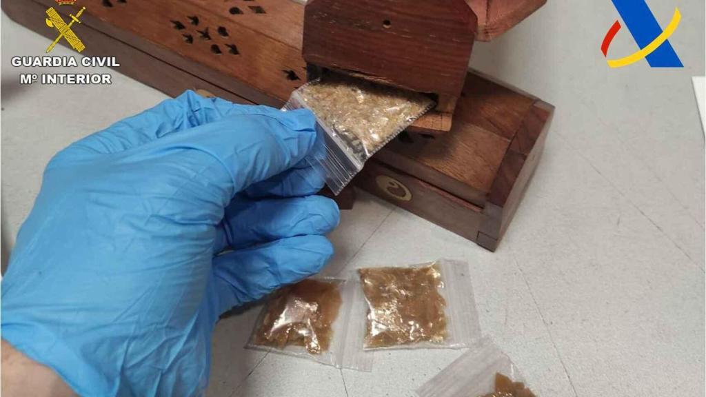 Sustancia intervenida en Alicante por la Guardia Civil.