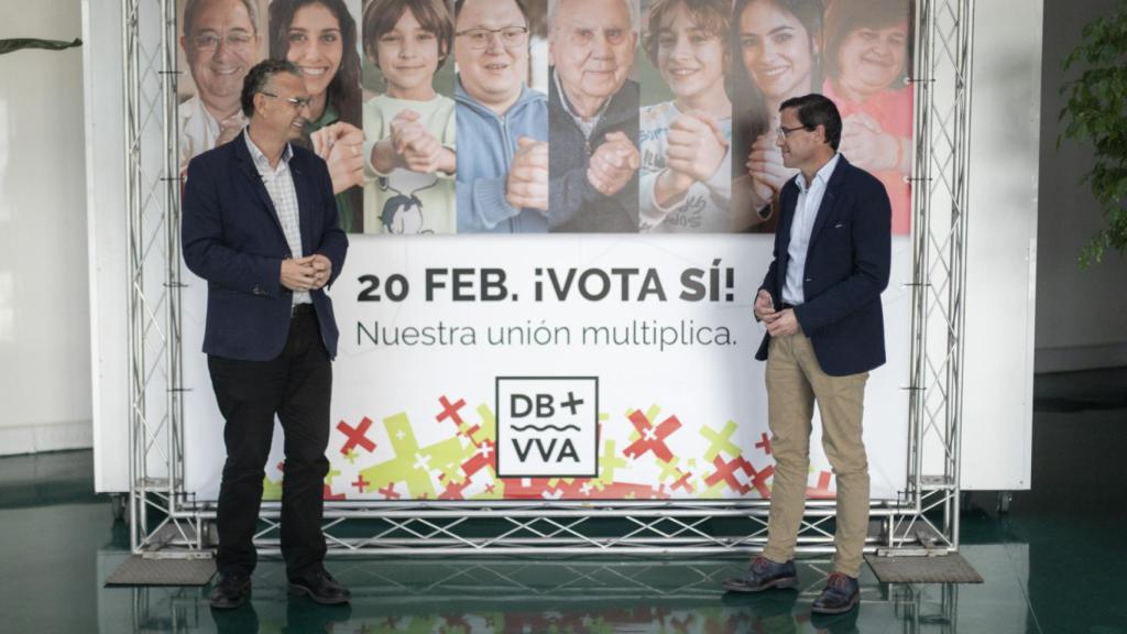José Luis Quintana y Miguel Ángel Gallardo, antes del acto 'Yo sí me uno' celebrado en el Palacio de Congresos de Villanueva de la Serena.
