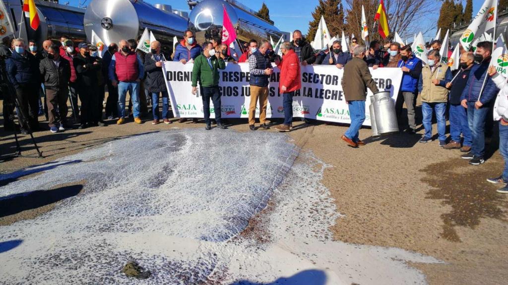 Protesta de los ganaderos en Castrogonzalo | Foto: ICAL