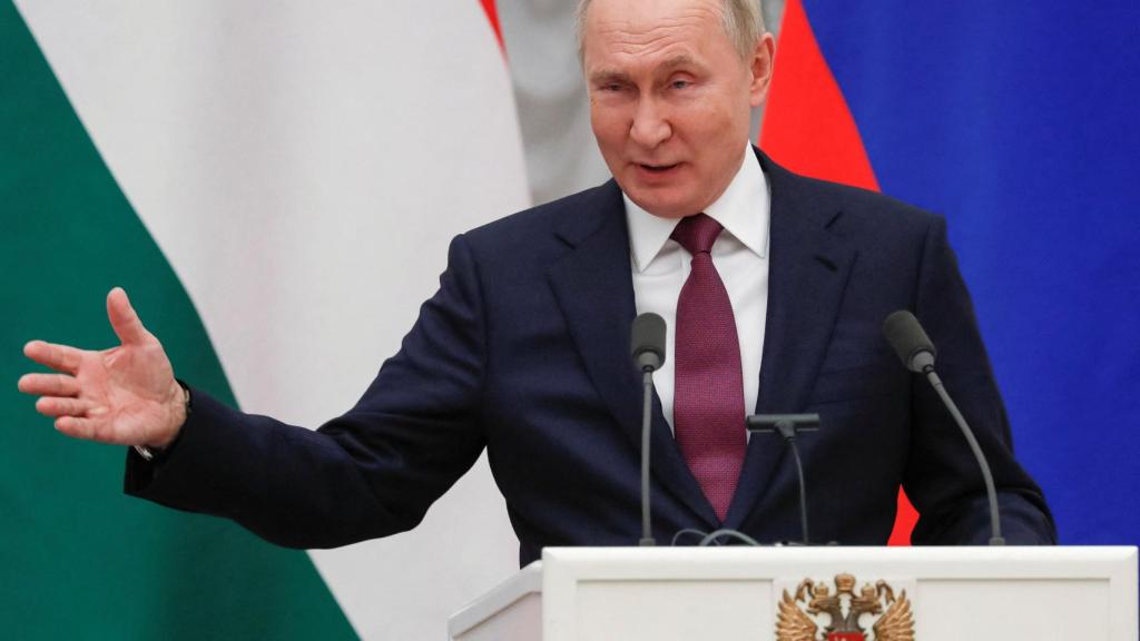 El presidente de Rusia, Vladimir Putin, durante la rueda de prensa junto al presidente de Hungría, Viktor Orban, en Moscú.