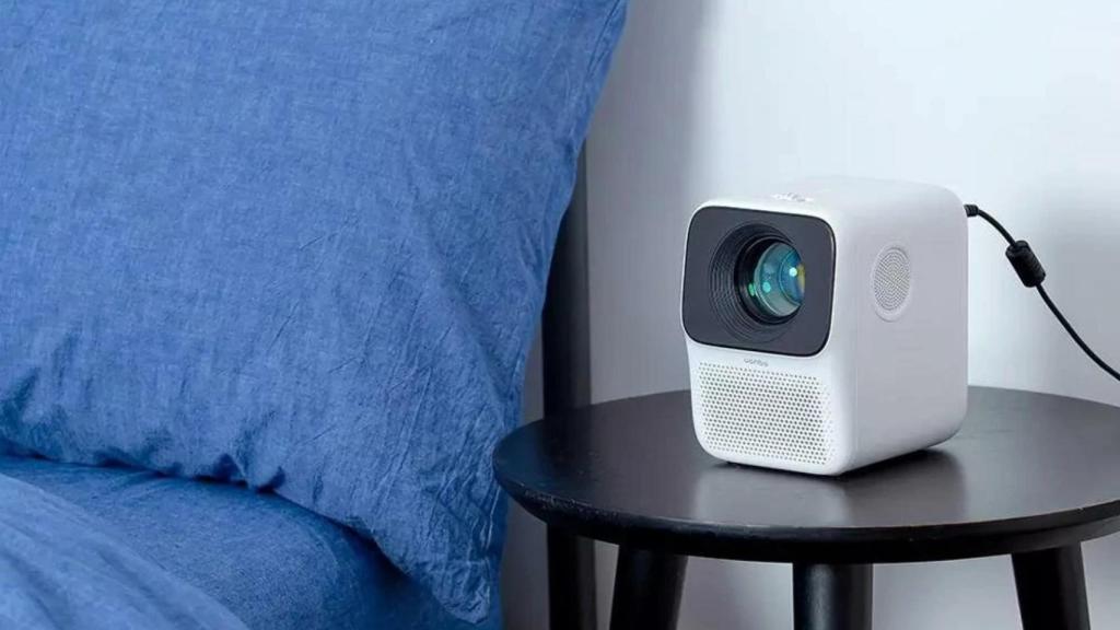 El proyector permite una imagen de hasta 120 pulgadas.