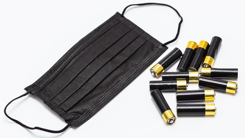 Mascarillas recicladas para crear pilas