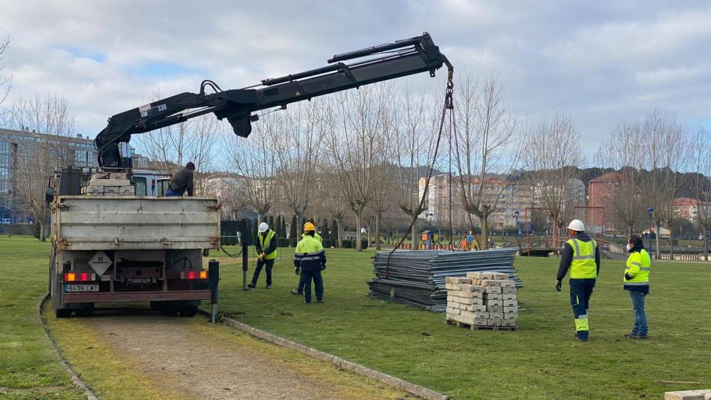 Obras para el dragado de la Ría do Burgo.